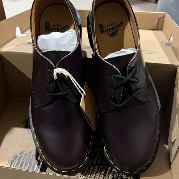 Dr Martens 1461 burgundy size US 9 - Picture 1 of 3